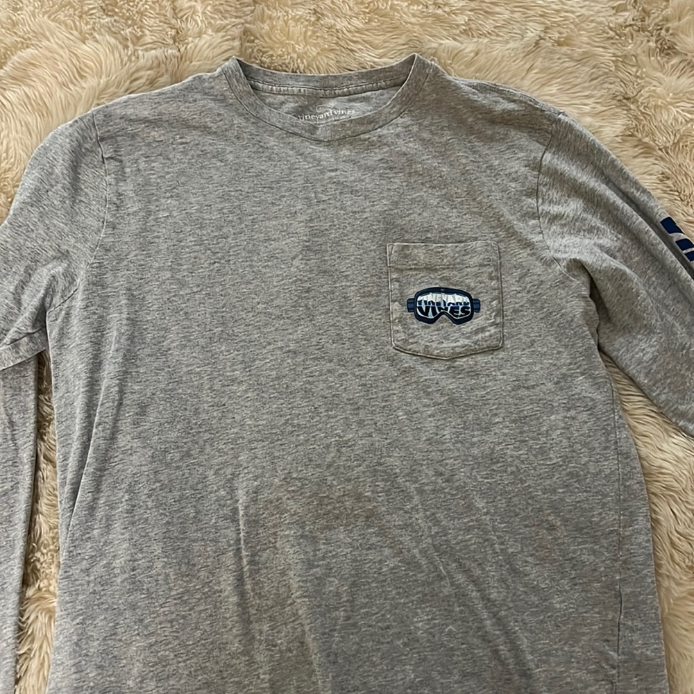 Vineyard Vines men’s medium long sleeve T-shirt